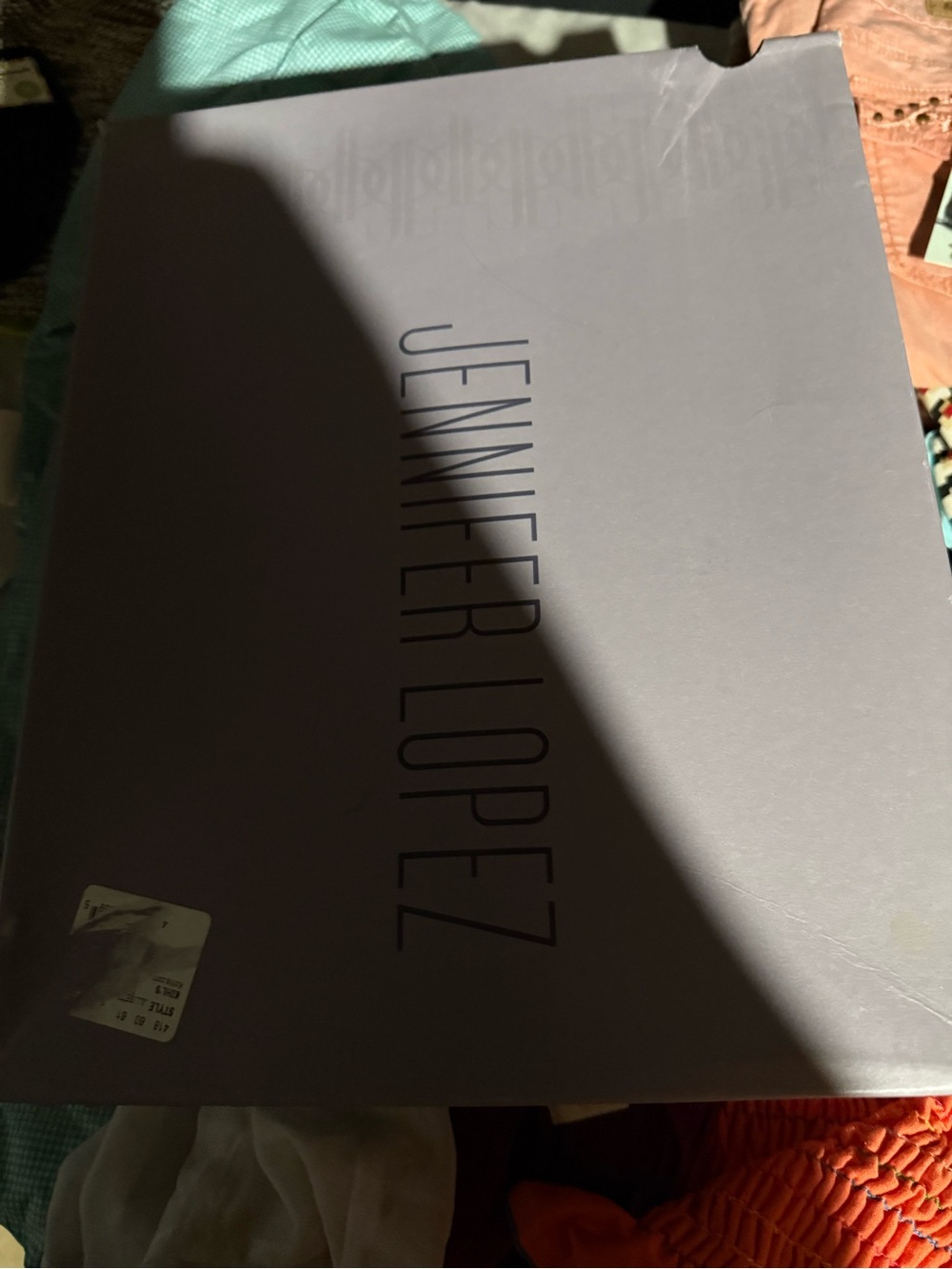 Jennifer Lopez Purple and Cream Shoe Box - Picture 9 of 10